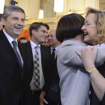  Freude über das Wahlergebnis für die Wehrpflicht bei Spindelegger & Co.