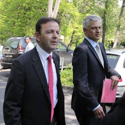 Drei Frauen, ein Uni-Rektor und ein Student