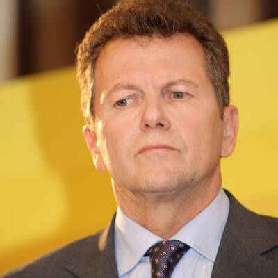 Drei Frauen, ein Uni-Rektor und ein Student