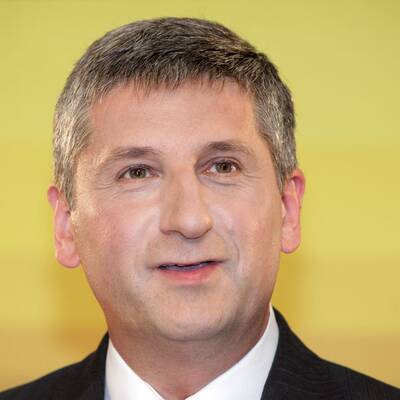 Drei Frauen, ein Uni-Rektor und ein Student