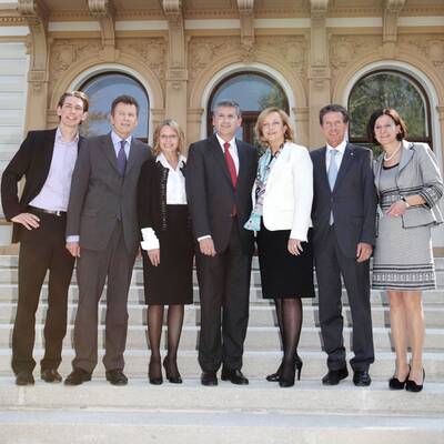 Drei Frauen, ein Uni-Rektor und ein Student