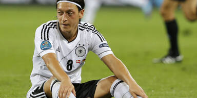 Rassistische Angriffe: &Ouml;zil erstattet Anzeige