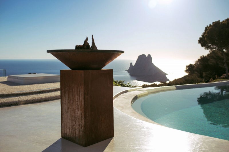 Der Ofyr Classic ist eine kegelförmige Feuerschale, die unterschiedliche Temperaturzonen anbietet. 1.795 Euro, ofyr.at  