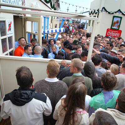 Verregneter Auftakt zum Oktoberfest