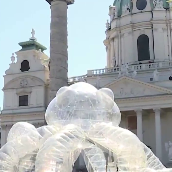 Oktopuskunst im Wiener Spiegelteich