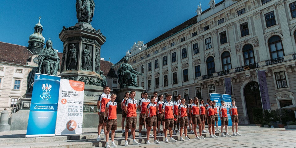 Unser Olympia-Team steht vor der Hofburg