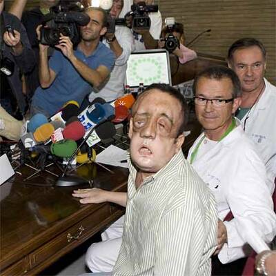 Dieser Mann trägt das Gesicht eines Toten