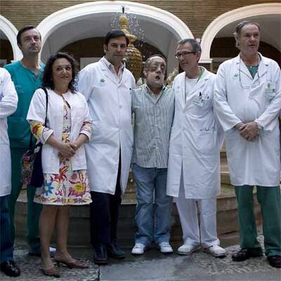 Dieser Mann trägt das Gesicht eines Toten