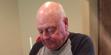 Das ganze Netz leidet mit diesem einsamen Opa