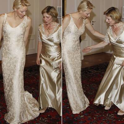 Upps! Daniela Schadt steigt Charlene aufs Kleid