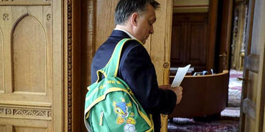 Netz feiert Orbáns Kinder-Rucksack