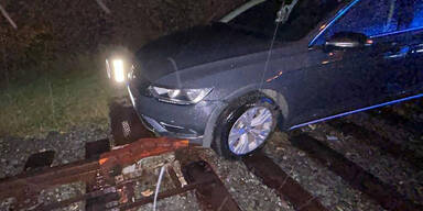 Alko-Raser rammt Polizei-Auto &ndash; Beamter verletzt