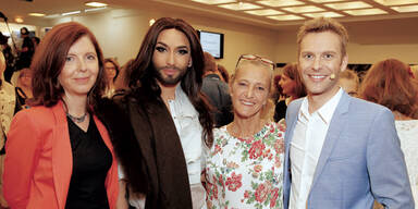 Conchita Wurst singt mit Schülern