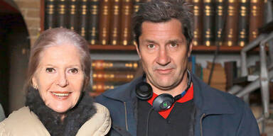 H&ouml;rbiger dreht mit ihrem Sohn