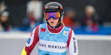 Abfahrts-Sturz! Ortlieb kracht ins Netz