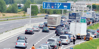 Kind von Schleppern ausgesetzt