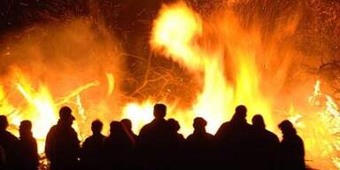 Kopie von osterfeuer_apa-dpa