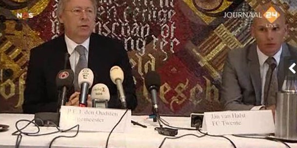 Stadion-Dach eingestürzt: Tote, Verletzte