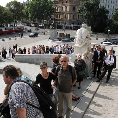 Prammer im Parlament aufgebahrt