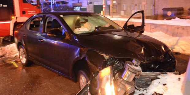 Flucht vor Polizei: Alko-Lenker baut Mega-Crash