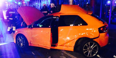 Raser ignoriert Ampel und crasht in Taxi