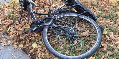 Radlerin von Klein-LKW erfasst: Lebensgefahr