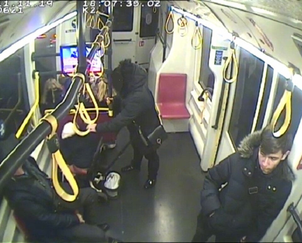 Räuber bedrohten Bim-Fahrgast mit Messer