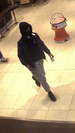 Duo raubt Teenie aus: Polizei bittet um Hinweise