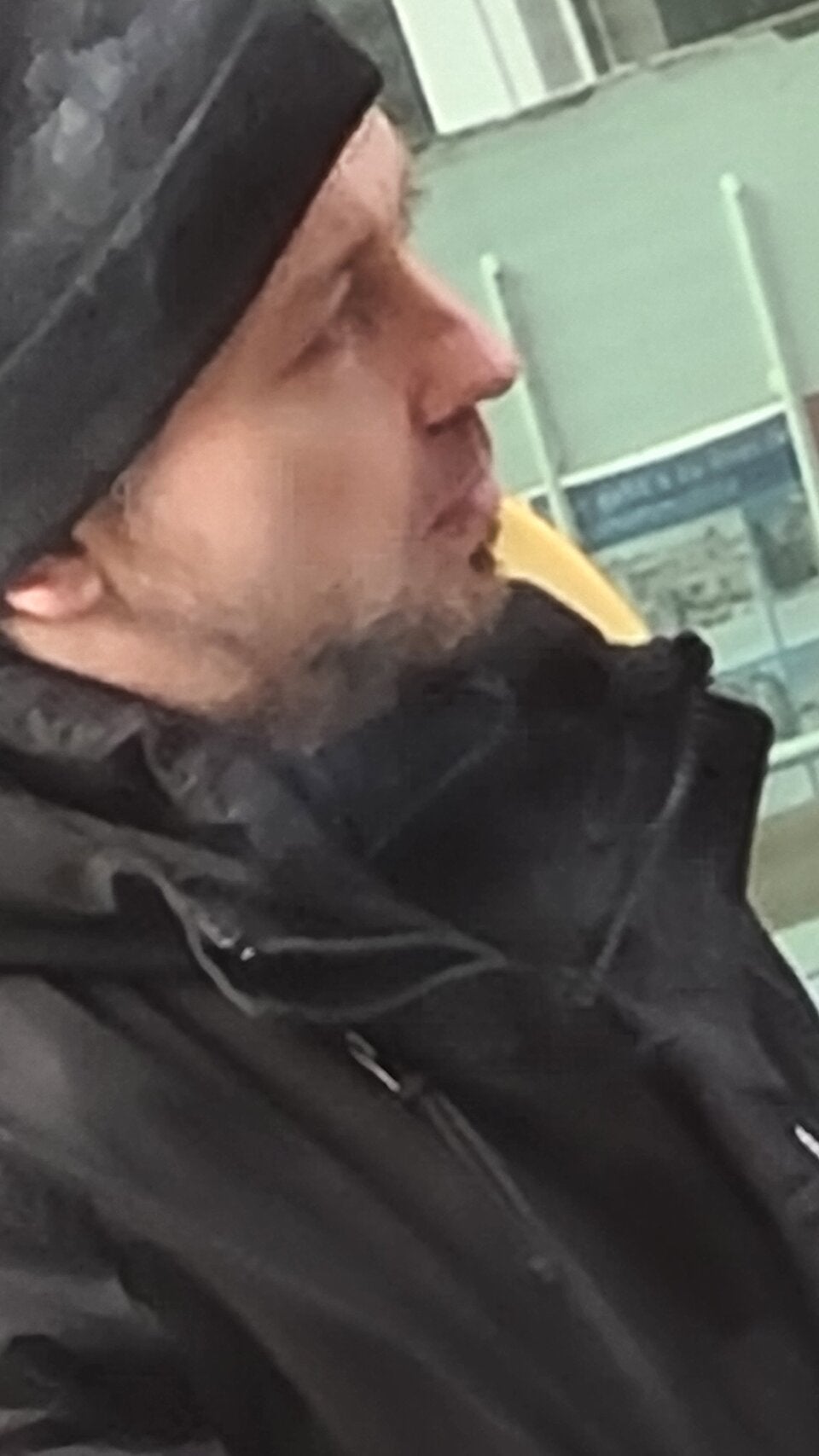 Eigentumsdelikte: Polizei sucht diesen Mann