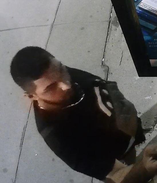 Nach Raub: Polizei sucht diesen Mann