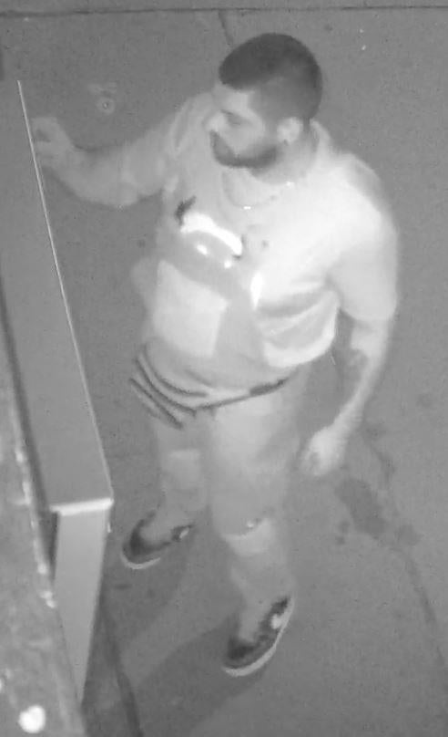 Nach Raub: Polizei sucht diesen Mann