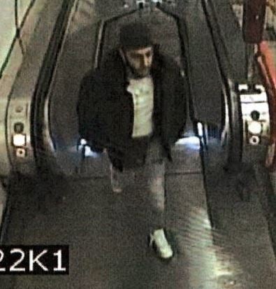 Polizei fahndet nach brutalem Rolltreppen-Schubser