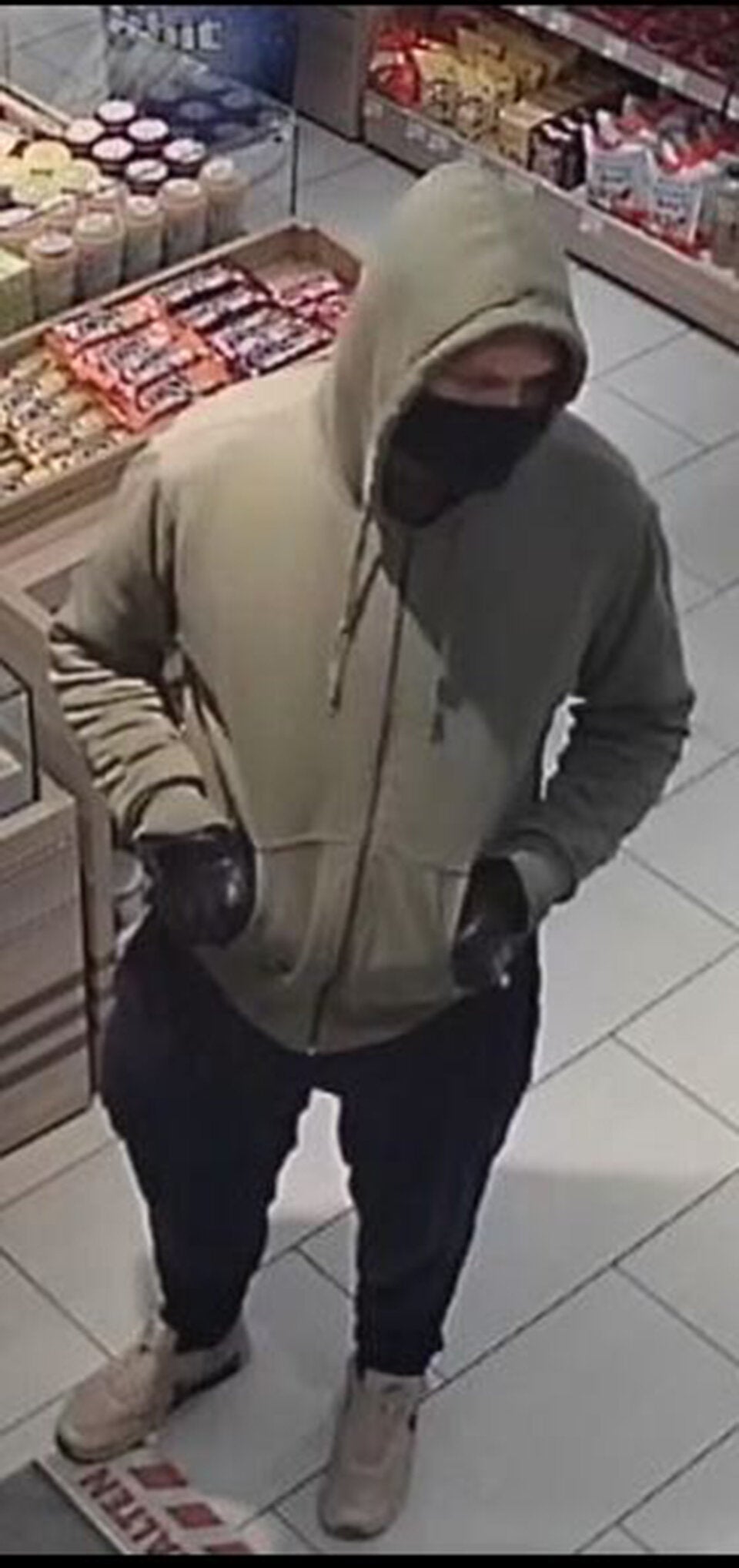 Räuber bedrohte Angestellte mit gebrauchter Spritze