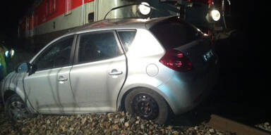 Zeuge rettet Lenkerin vor heranrasendem Zug