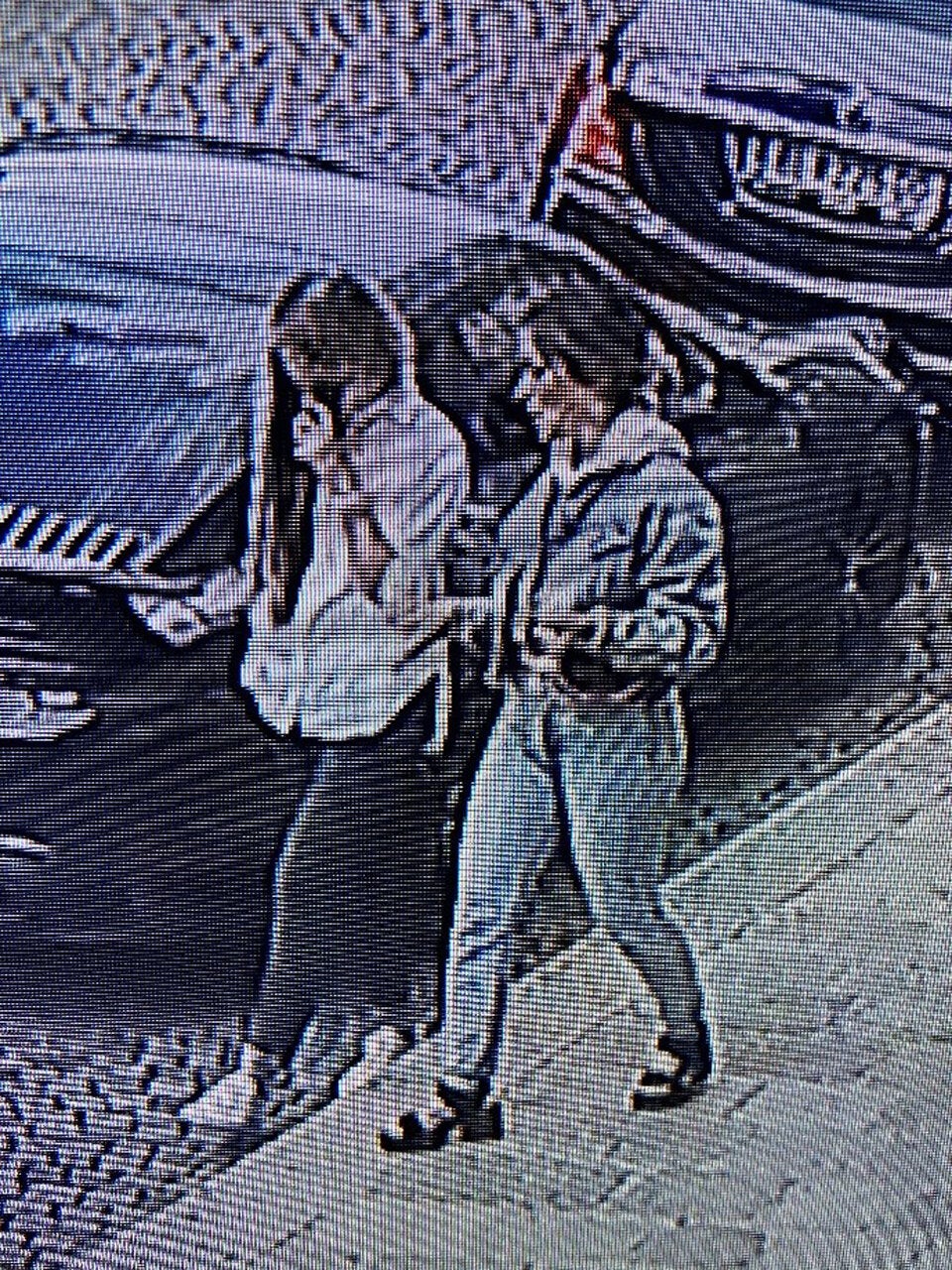 Wenn Sie diese Frauen sehen, rufen Sie die Polizei