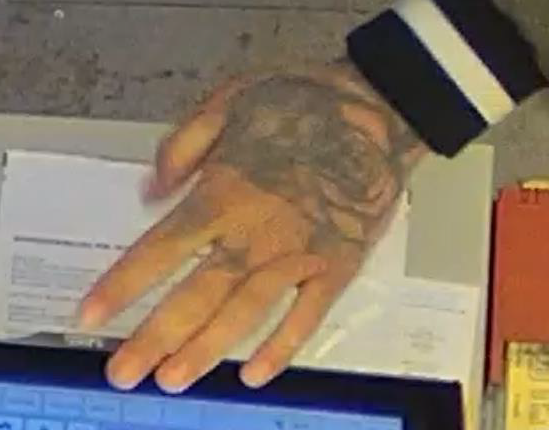 Trafik-Verkäufer niedergestochen: Polizei sucht diese Männer