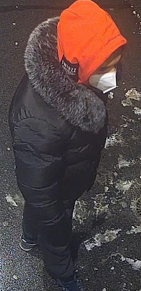 Trafik-Verkäufer niedergestochen: Polizei sucht diese Männer