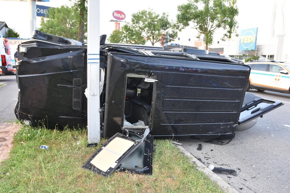 Von Raserin abgeschossen: Ehepaar in Lebensgefahr