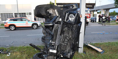 Von Raserin abgeschossen: Ehepaar in Lebensgefahr