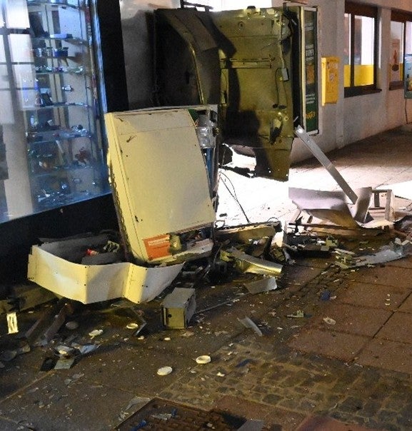 Zwei Tschick-Automaten gesprengt: Trio angehalten