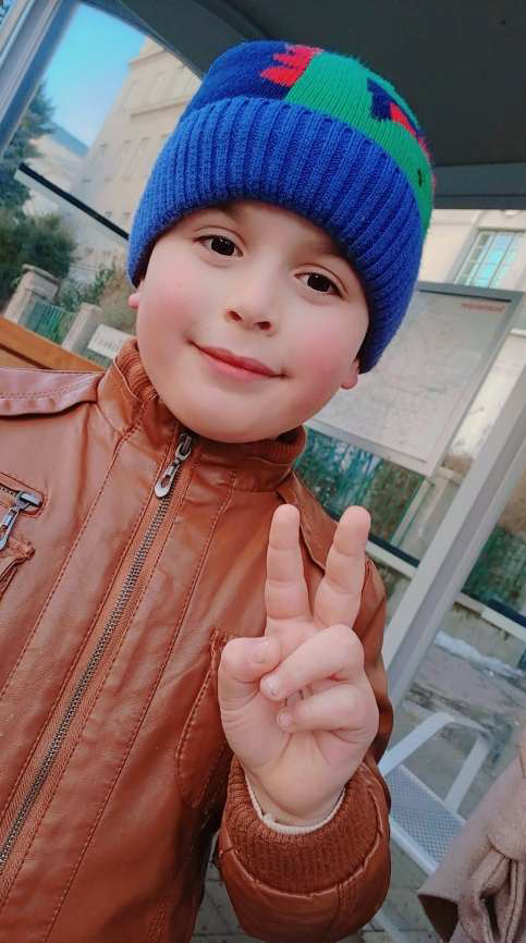 Brüder von Vater vor Wiener Schule entführt