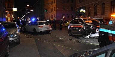 Alko-Lenker rast auf Polizisten zu: Verletzte