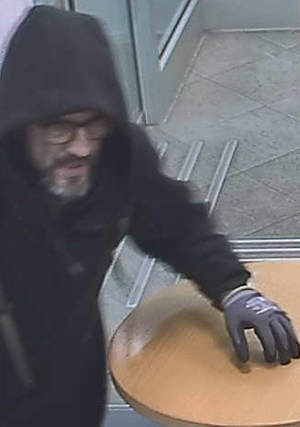 Mann raubt 130.000 Euro aus Banktresor