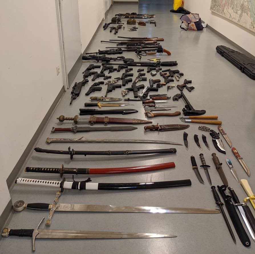 Cobra hebt riesige Waffenlager in Wien aus