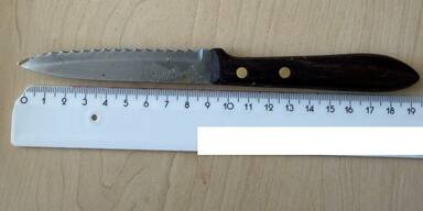 88-Jähriger wehrt sich mit messer