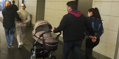 Koks unter Baby geschmuggelt