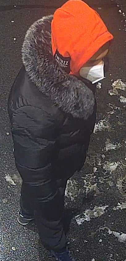 Messer-Attacke in Trafik: Polizei sucht diesen Mann