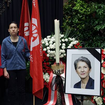 Prammer im Parlament aufgebahrt