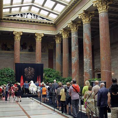 Prammer im Parlament aufgebahrt