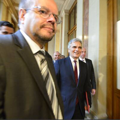 Koalitionsverhandlungen im Parlament 